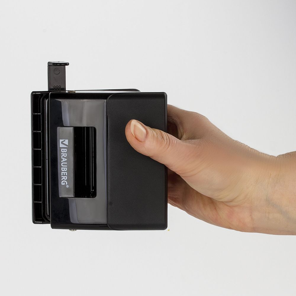 Дырокол BRAUBERG "Black Jack", до 20 листов, черный