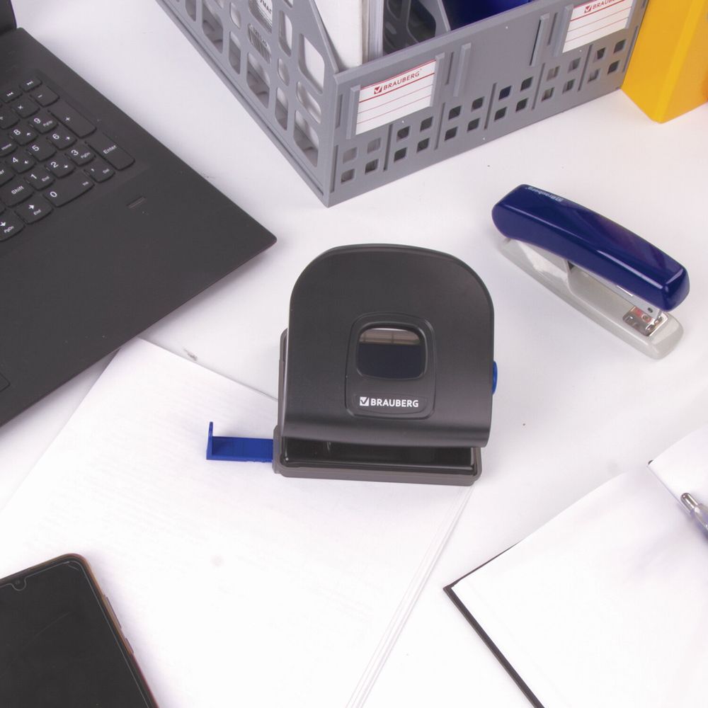 Дырокол BRAUBERG "Extra", до 20 листов, черный