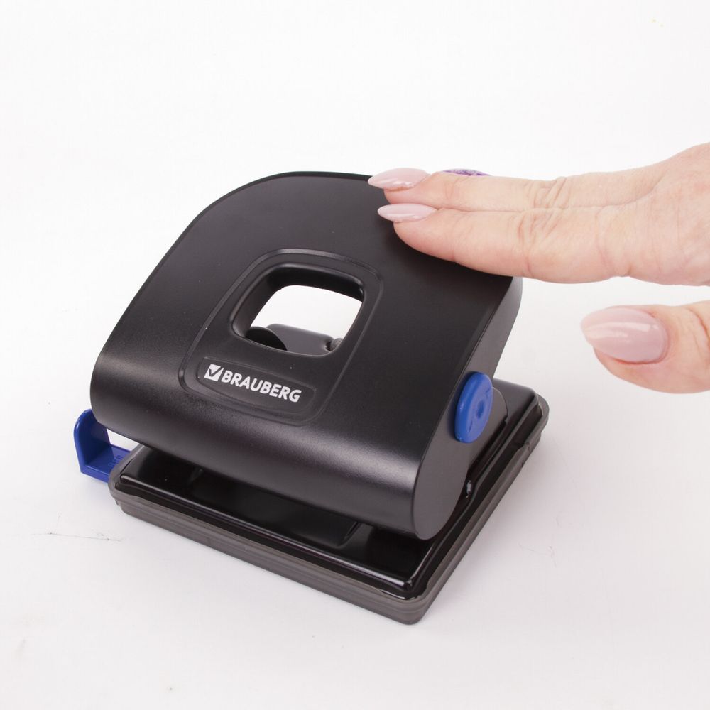 Дырокол металлический BRAUBERG "Extra", до 30 листов, черный