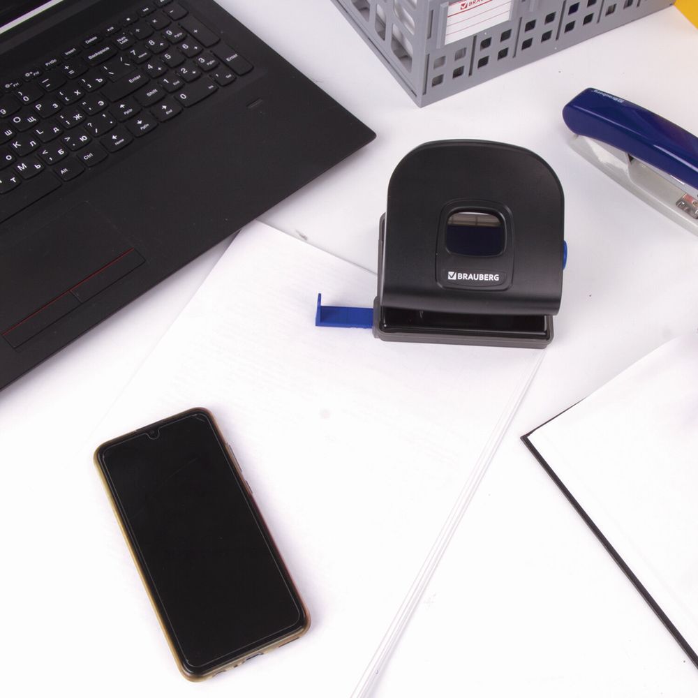 Дырокол металлический BRAUBERG "Extra", до 30 листов, черный