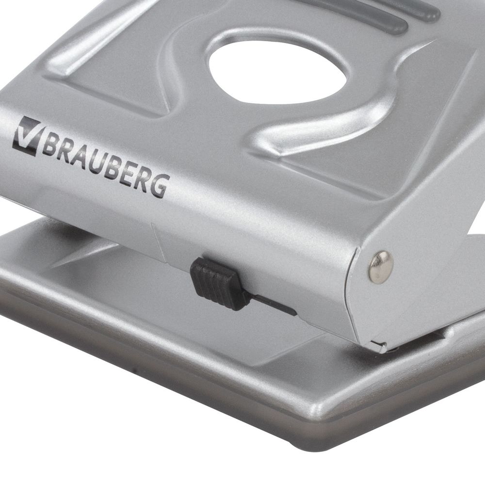 Дырокол металлический BRAUBERG "Metallic", до 20 листов, серебристый
