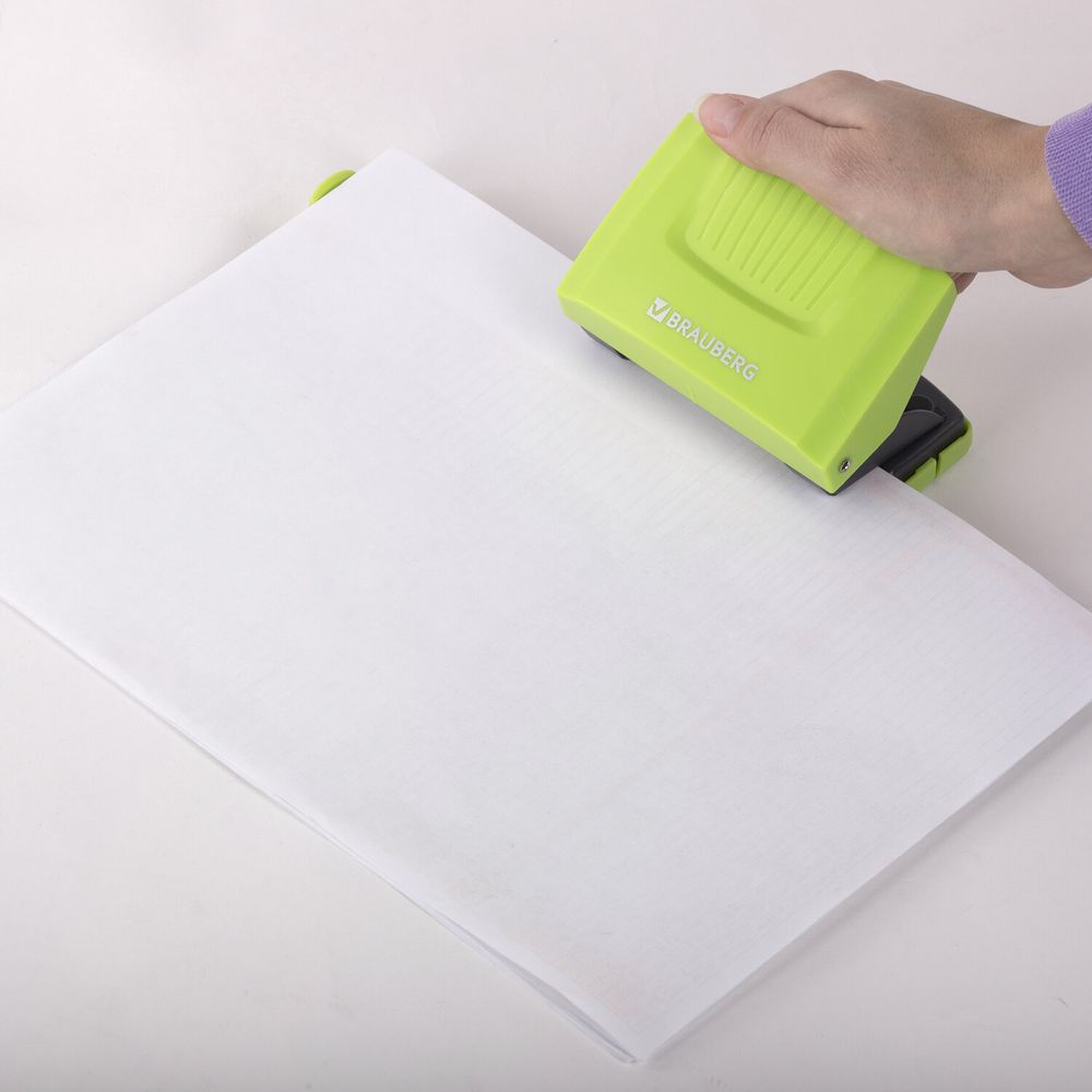 Дырокол BRAUBERG "SUPER", до 20 листов, зелено-черный