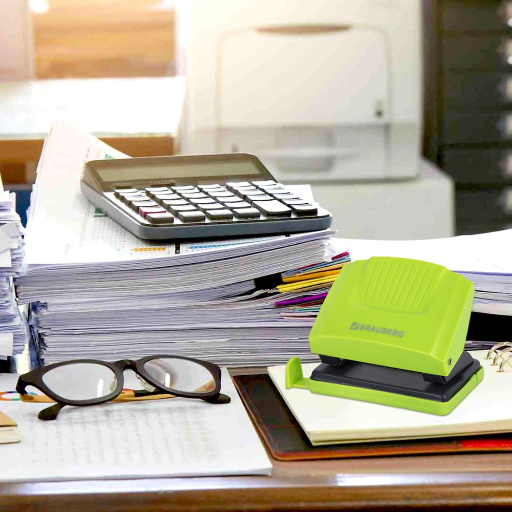 Дырокол BRAUBERG "SUPER", до 20 листов, зелено-черный
