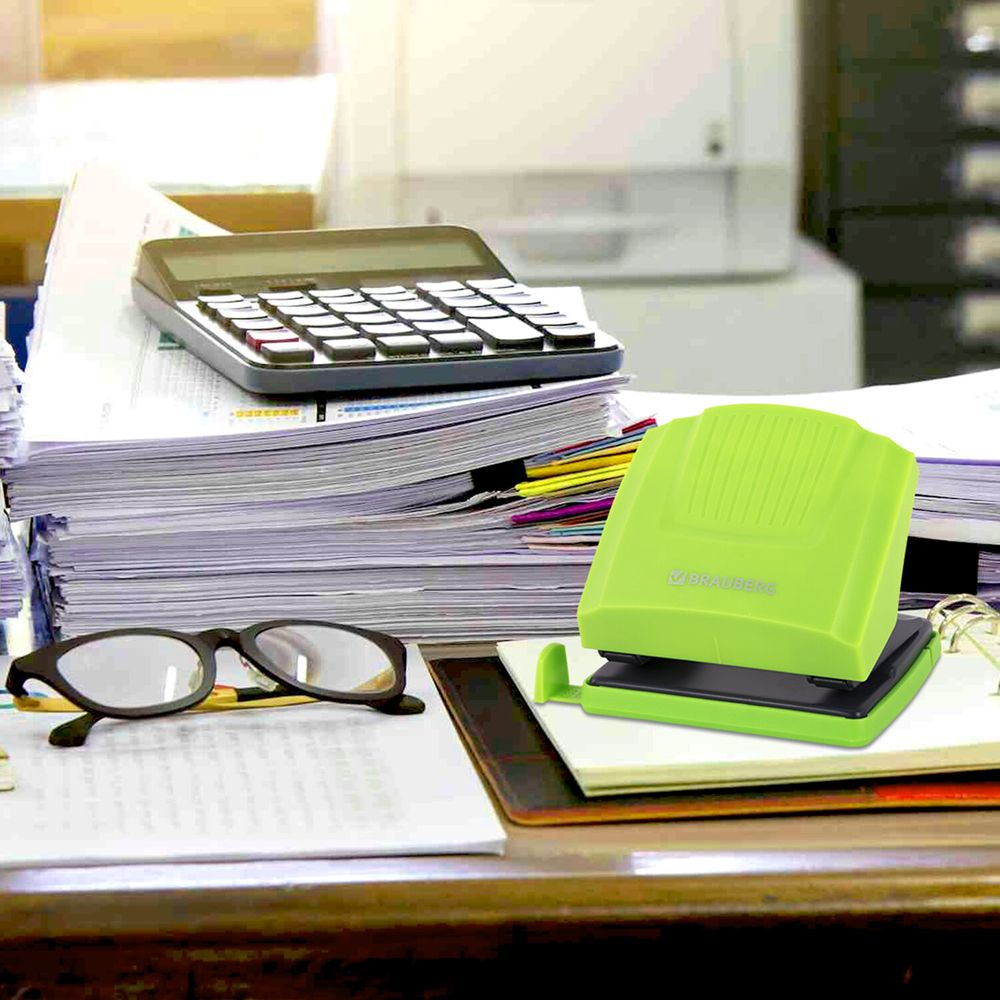 Дырокол BRAUBERG "SUPER", до 30 листов, зелено-черный