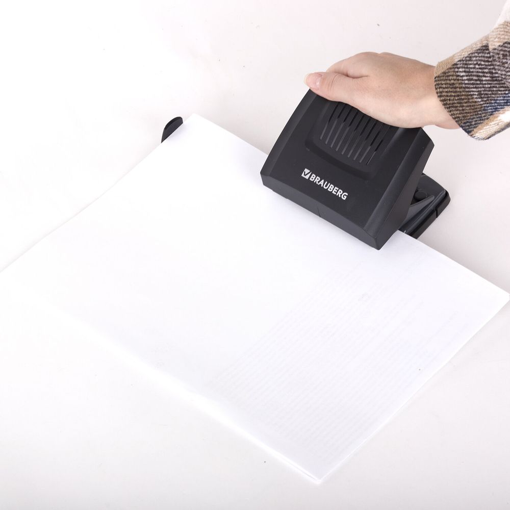 Дырокол BRAUBERG "SUPER", до 30 листов, черный