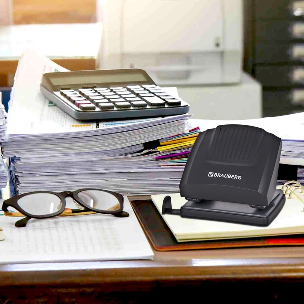 Дырокол BRAUBERG "SUPER", до 30 листов, черный