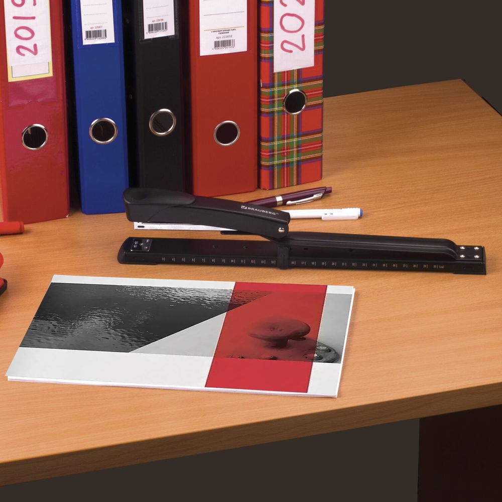 Степлер брошюровочный №24/6, 26/6 BRAUBERG "Universal", до 25 листов, черный