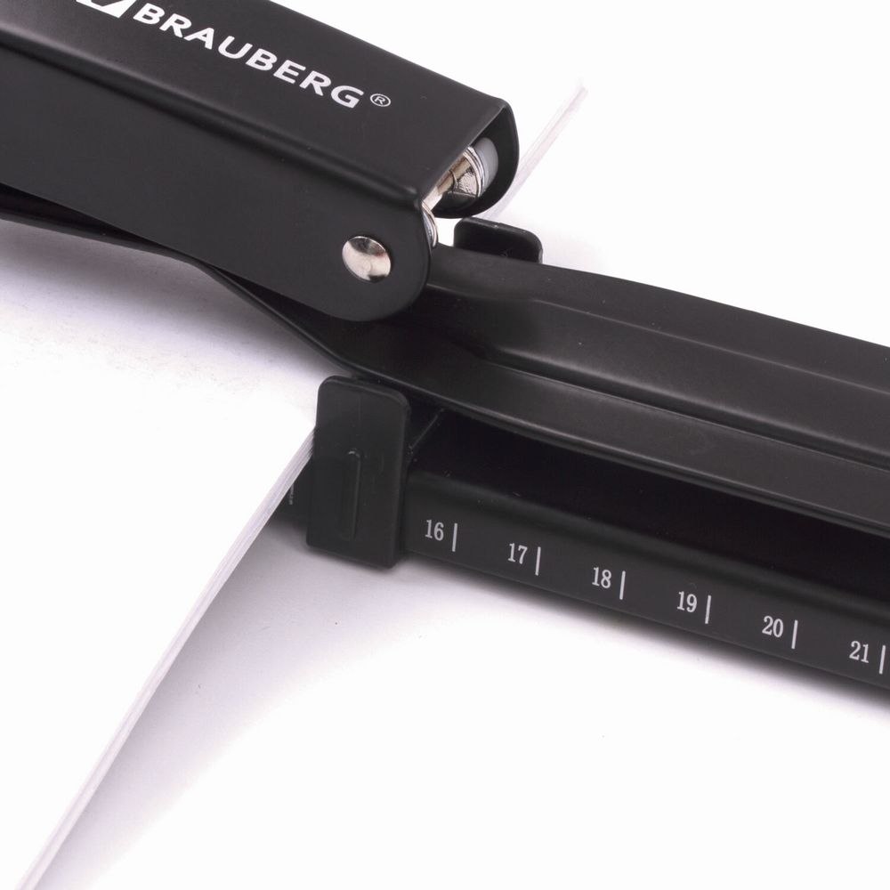 Степлер брошюровочный №24/6, 26/6 BRAUBERG "Universal", до 25 листов, черный