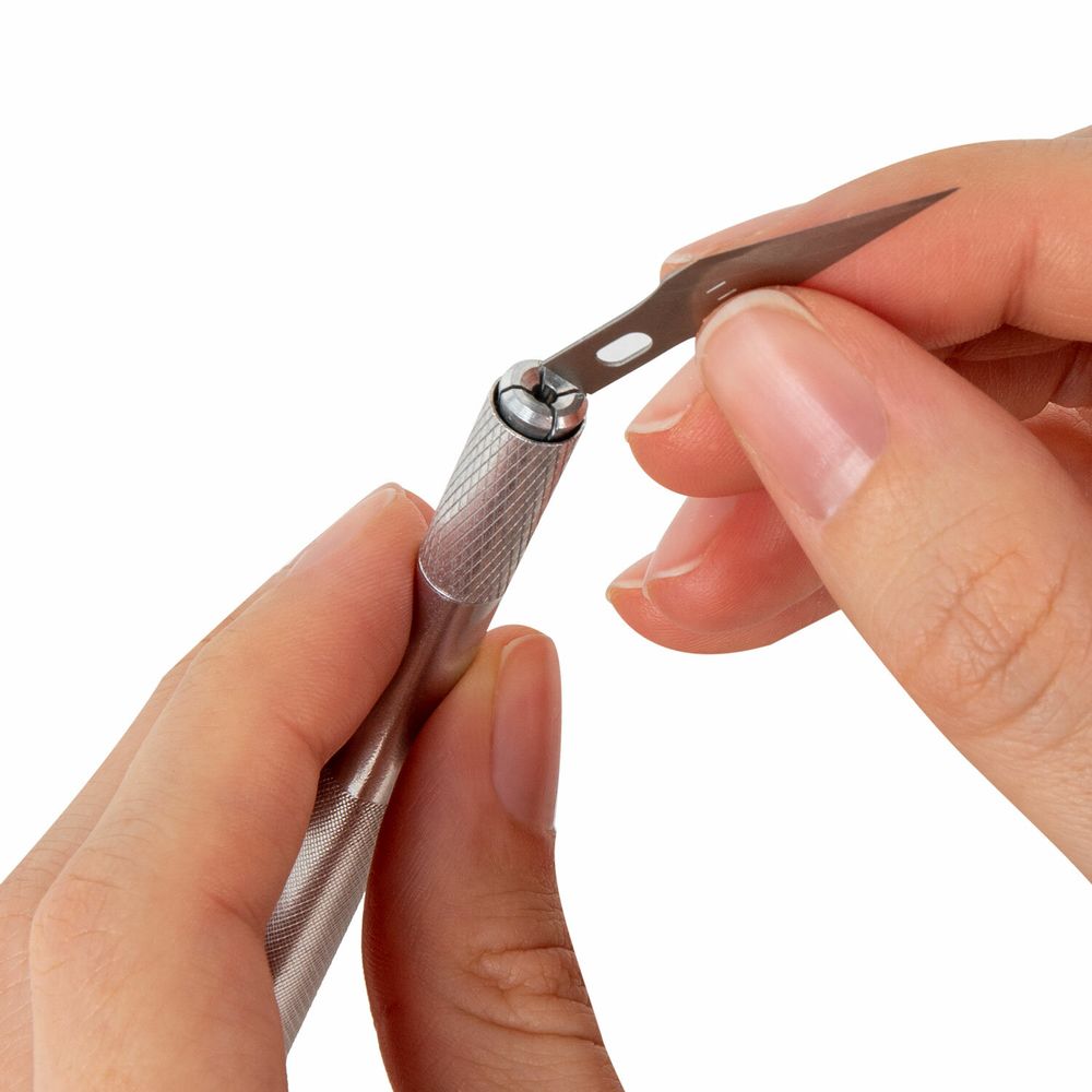 Нож макетный (скальпель) STAFF, 11 лезвий в комплекте, металлический корпус, блистер