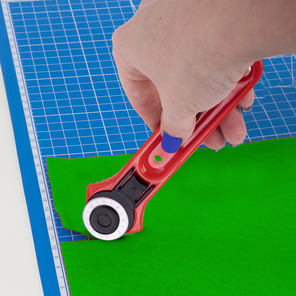 Нож раскройный роликовый 28 мм BRAUBERG, круглое лезвие