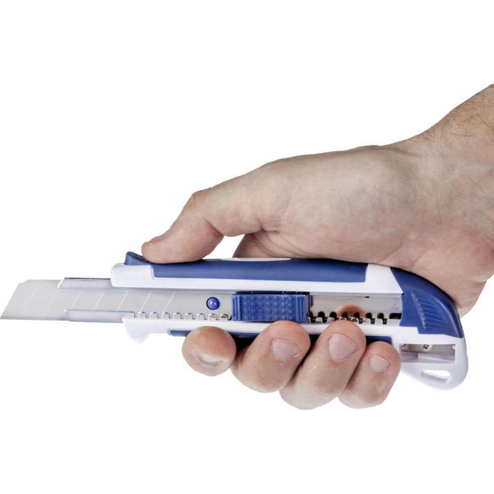 Канцелярский нож 18мм Attache Selection с антискользящими вставками и точилкой, блистер