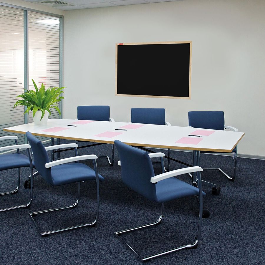 Доска для мела магнитная 50х70 см, черная, деревянная рамка, BRAUBERG