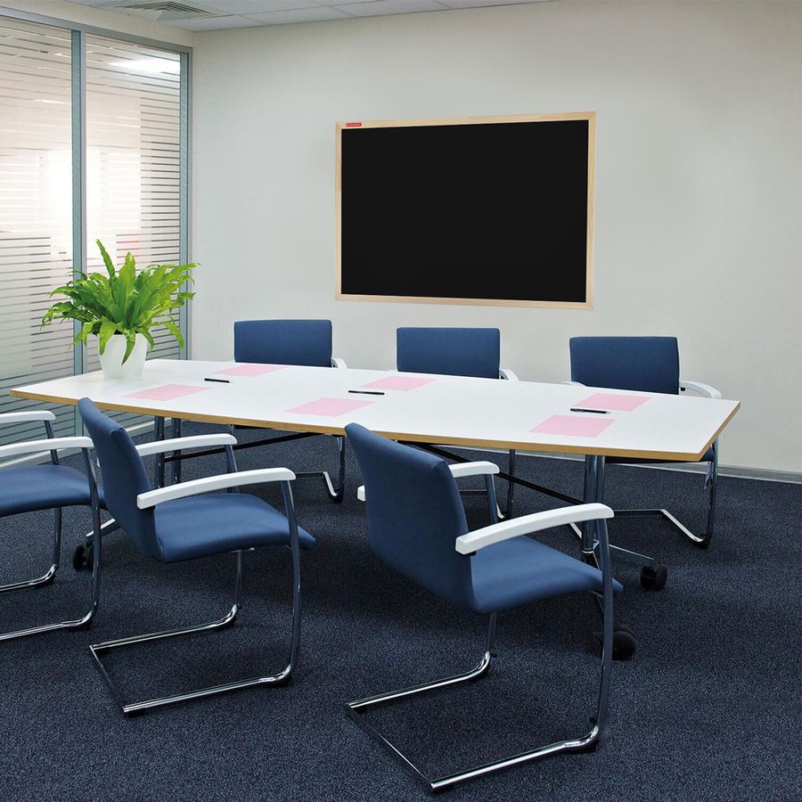 Доска для мела магнитная 60х90 см, черная, деревянная рамка, BRAUBERG