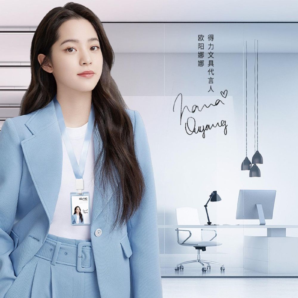 Бейдж Deli 64803 вертикальный,с держат.,вкладыш:89x54мм,влагозащ.,голубой,блист