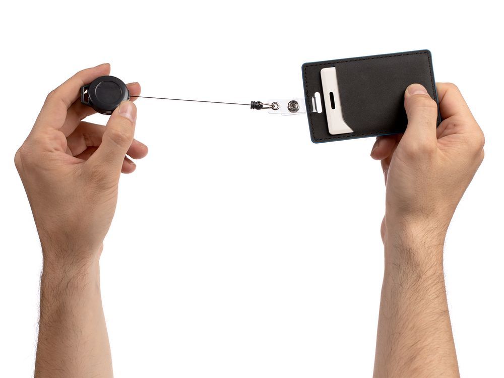 Ретрактор Attach New с ушком под ленту черный