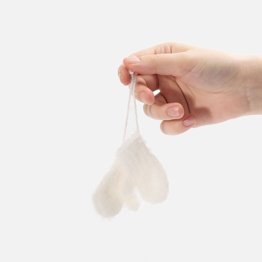 Подвеска на елку «Вьюжка» варежки белая