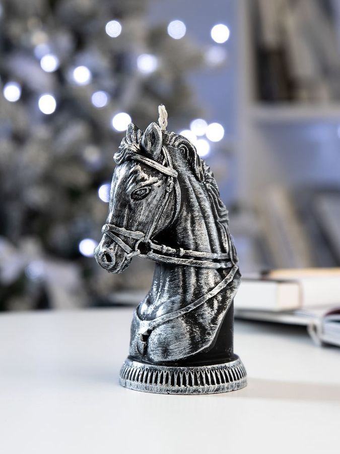 Свеча фигурная «Бюст лошади» серебристая