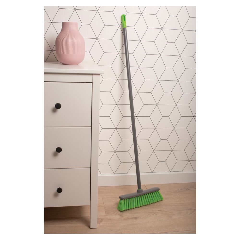 Щетка для уборки с черенком 110 см в сборе, ширина 35 см, щетина 8 см, пластик, еврорезьба, YORK