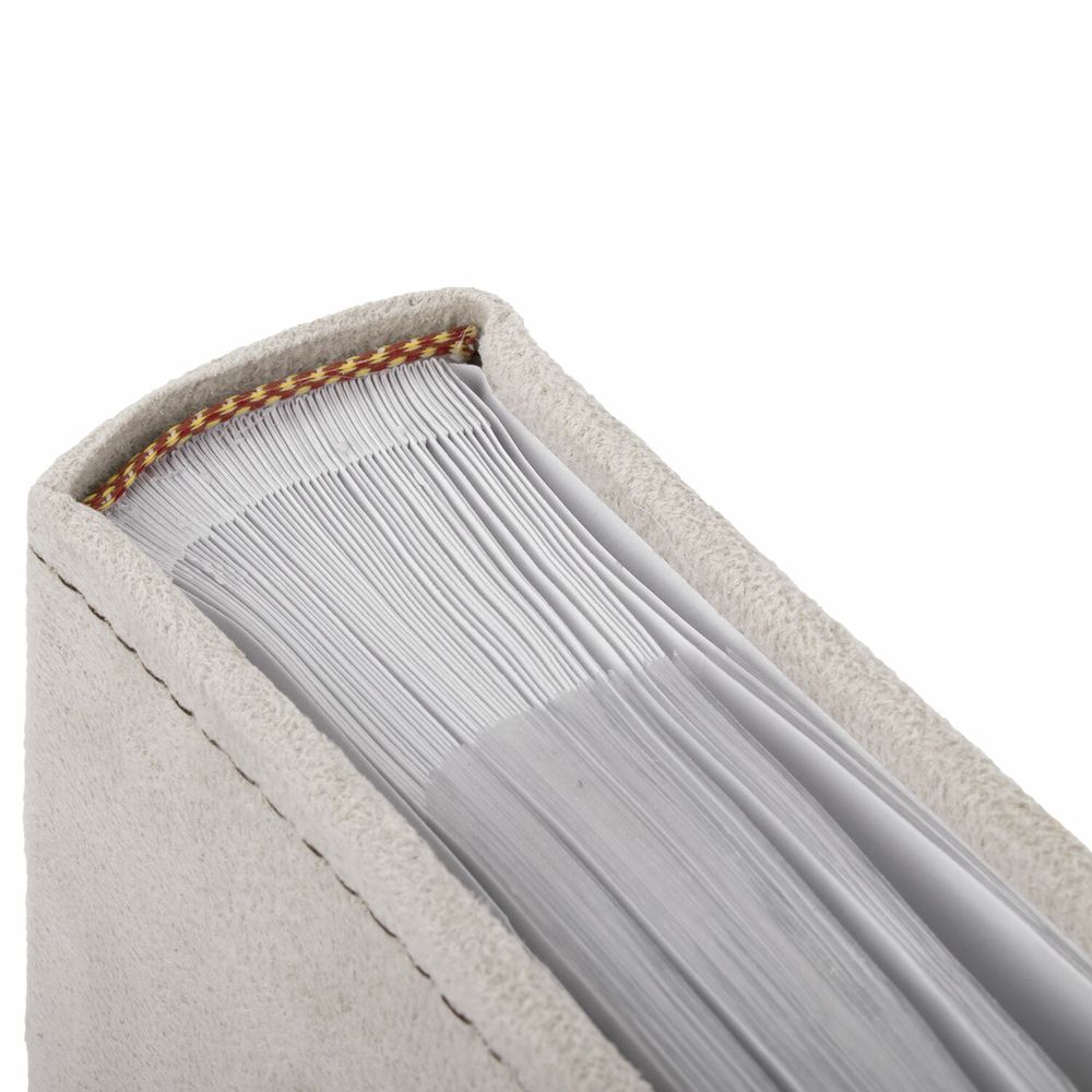 Фотоальбом BRAUBERG на 200 фотографий 10х15 см, под замшу, бумажные страницы, бокс, беж с коричневым